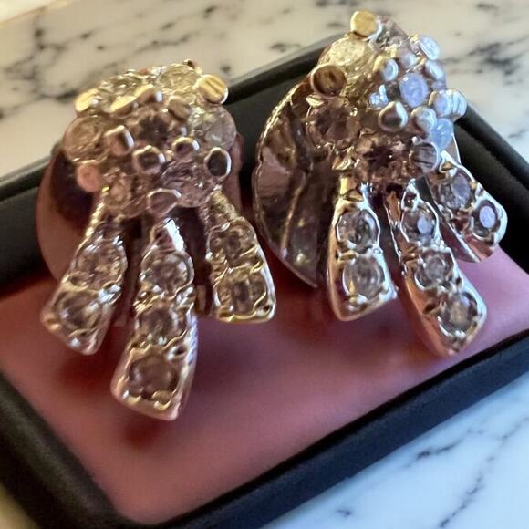 Small Vintage Earrings Starburst or Bow Shaped - Picture 1 of 7